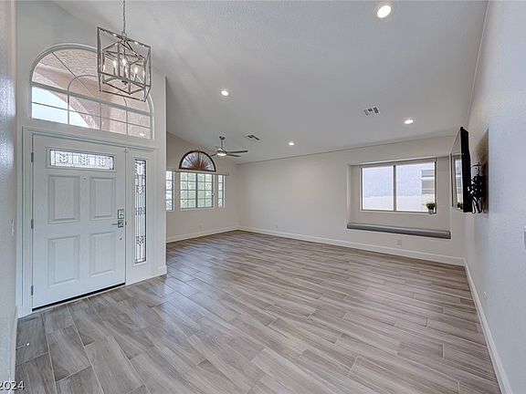 5th image of 1319 Royal Creek Ct