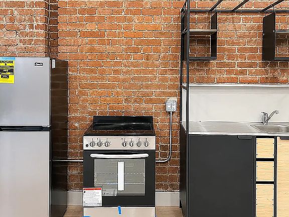 3rd image of 27 Coffey St #1
