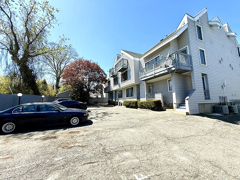 105 Tremont Ave #C — Photo 17