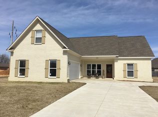 1602 Rhetts Dr, Oxford, MS 38655