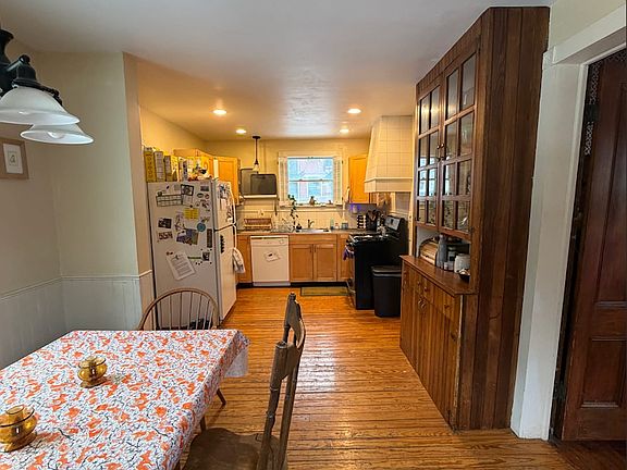 4th image of 802 N Tioga St #1
