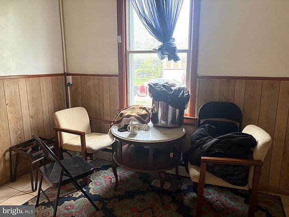 5th image of 400 Thomson Ave
