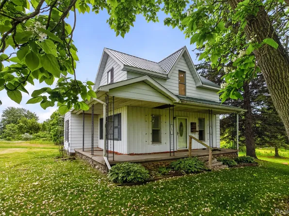 6007 Leix Rd, Mayville, MI 48744