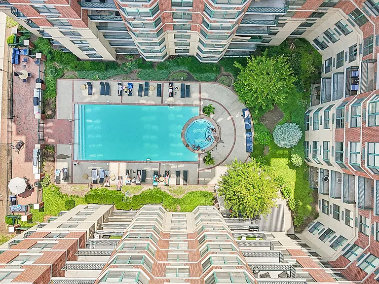 Riverbend At Port Imperial — Photo 14