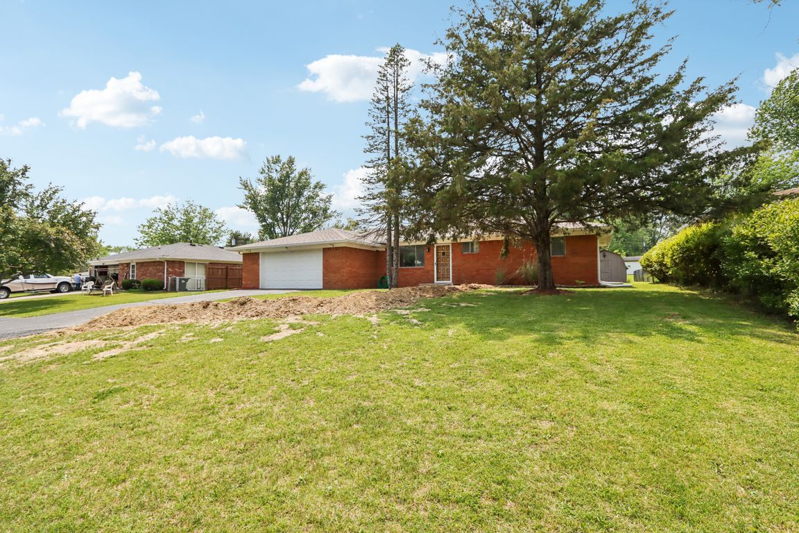 Dunbar Dr-0406-001.jpg