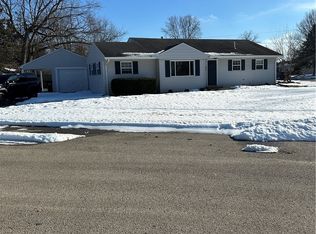 3320 Valleywood Dr, Dayton, OH 45429