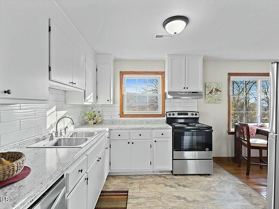 5th image of 2021 Woodbine St