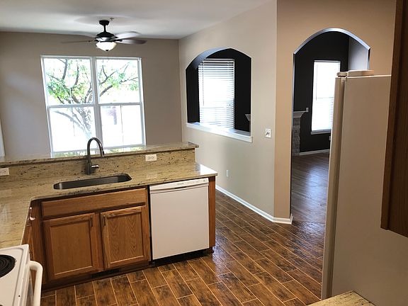 2nd image of 1364 Hillcrest Dr #1