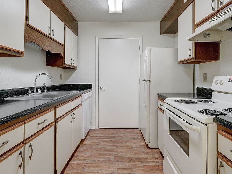 1st image of 500 Summerlake Dr SW #404