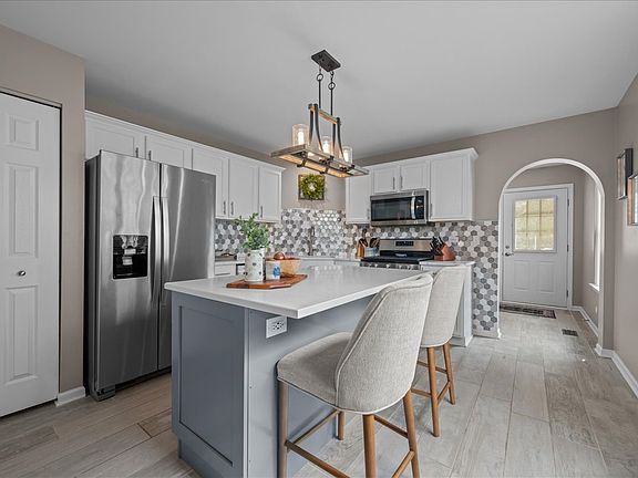 4th image of 3368 Renard Ln