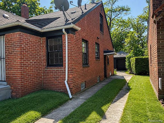 3rd image of 15711 Birwood St