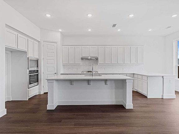 4th image of 4028 Delta Dr