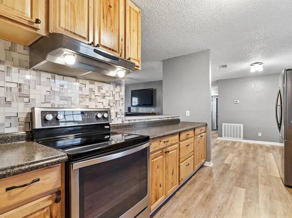 444 Legend Ln, Livingston, TX 77351