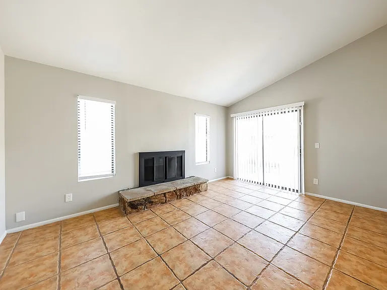 6630 W Poinsettia Dr — Photo 3