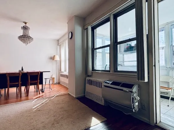 43-10 Kissena Boulevard image 5 of 18