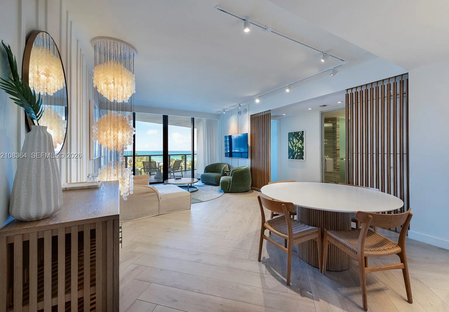 2201 Collins Ave Condo — Photo 2