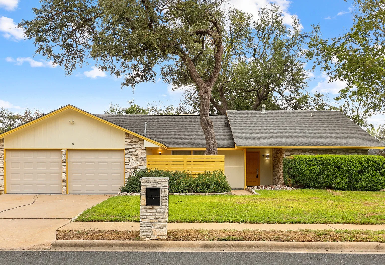 4 bed, 1681 sqft, $2,400 — Photo 1
