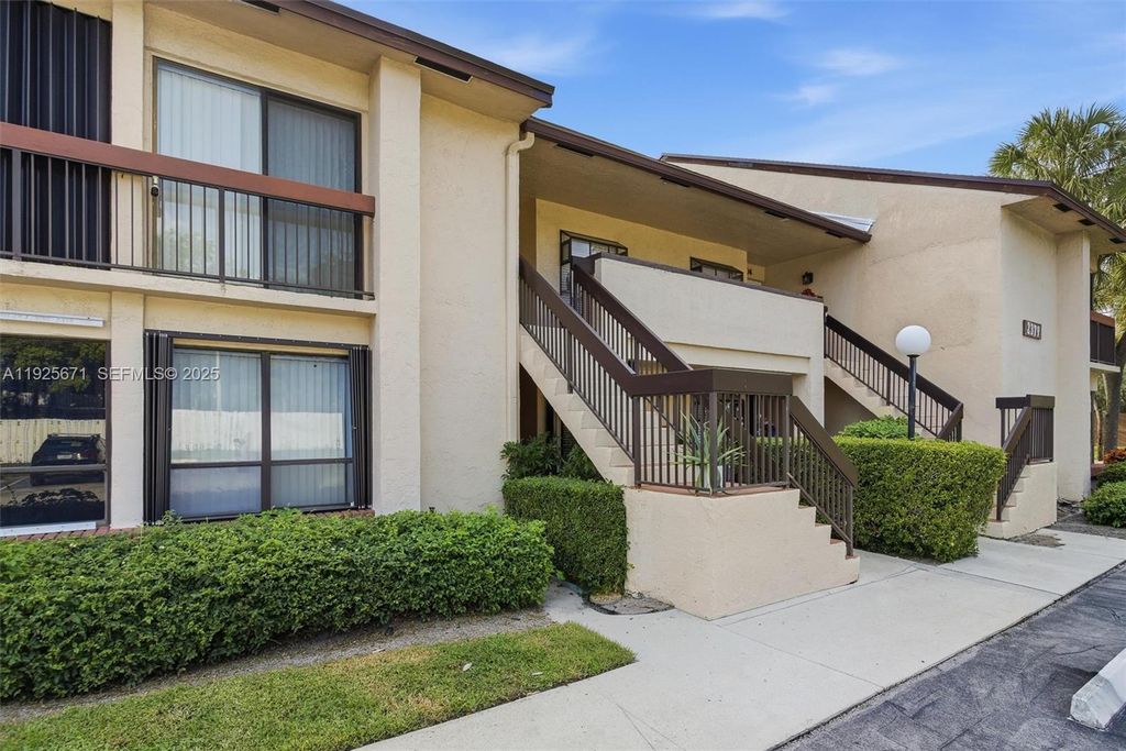 2379 SW 15th St APT 107, Deerfield Beach FL - Owner Finance Home