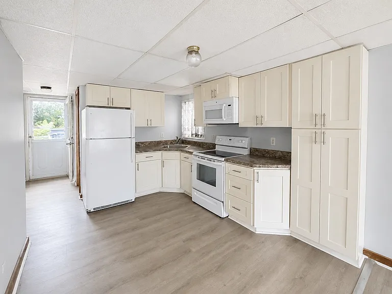 29 Sacandaga Rd #1 — Photo 2