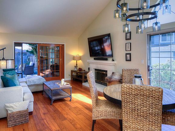 3rd image of 835 Vista Montara Cir
