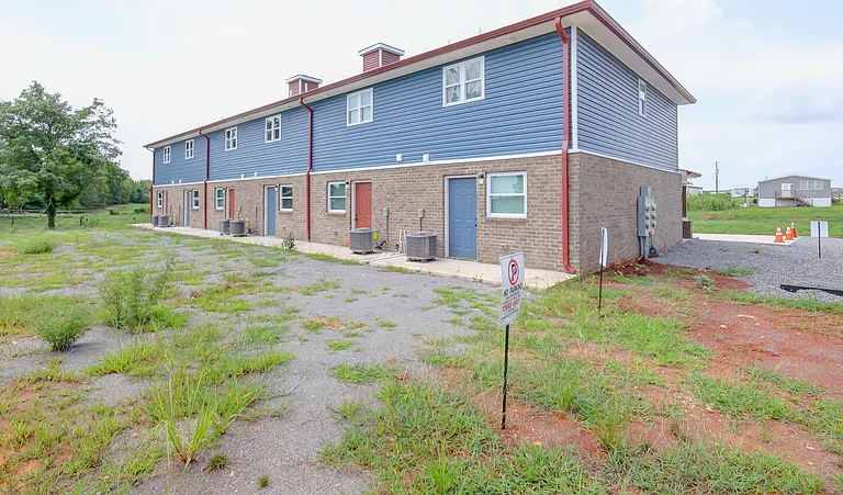 199 Seays Rd #25F — Photo 28