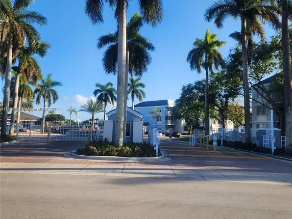 8660 SW 212th St APT 306, Cutler Bay, FL 33189