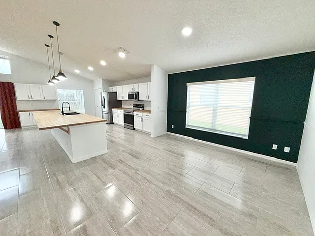 3 bed, 1763 sqft, $2,495 — Photo 3