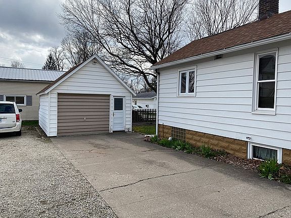 Detached Garage