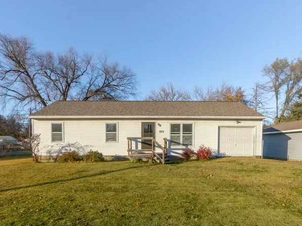 809 Central Ave, Evansdale, IA 50707