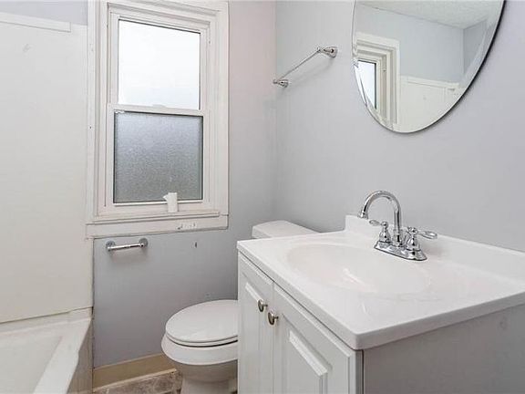 4th image of 1541 Lakewood Ave