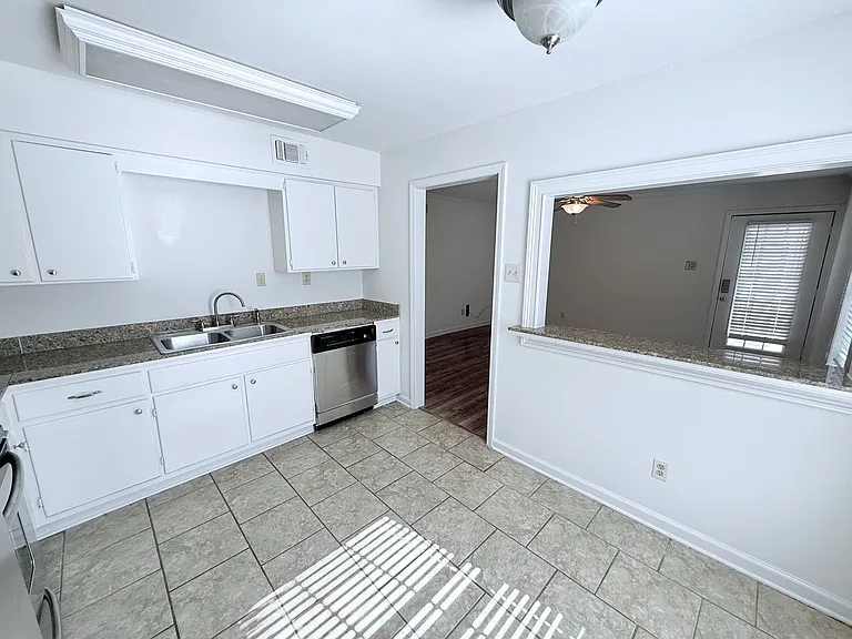 1100 Park Ln #201 — Photo 7