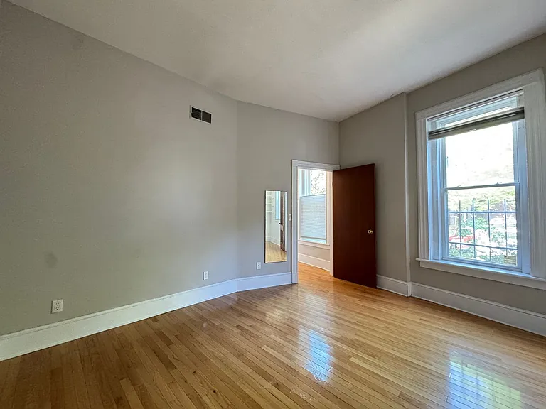 10 Mechanic St — Photo 33