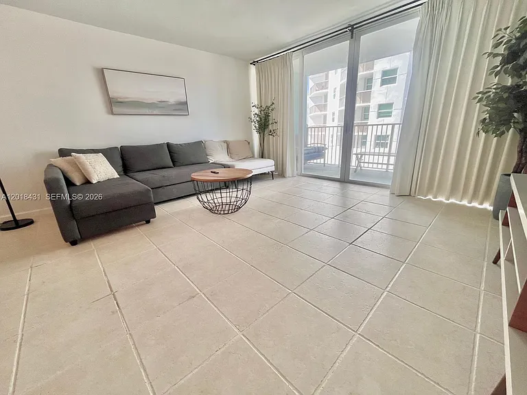 5838 Collins Ave #2D — Photo 5