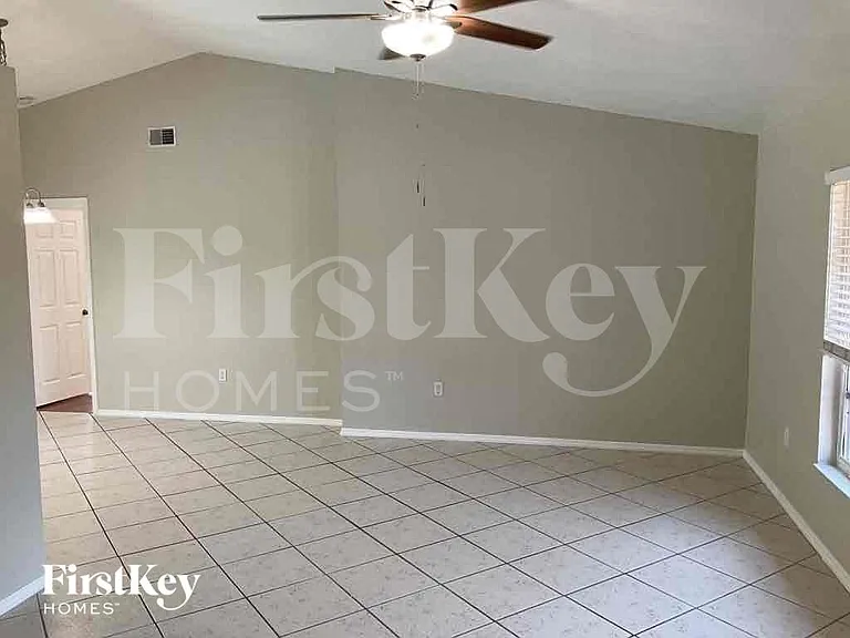 820 Springview Ave NW — Photo 3