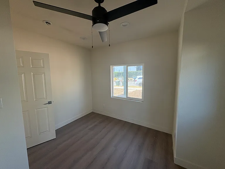 124 E Cypress Ave — Photo 10