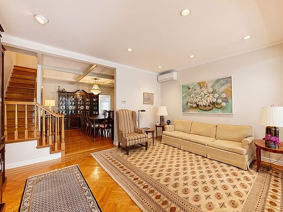 3rd image of 181 Marine Ave