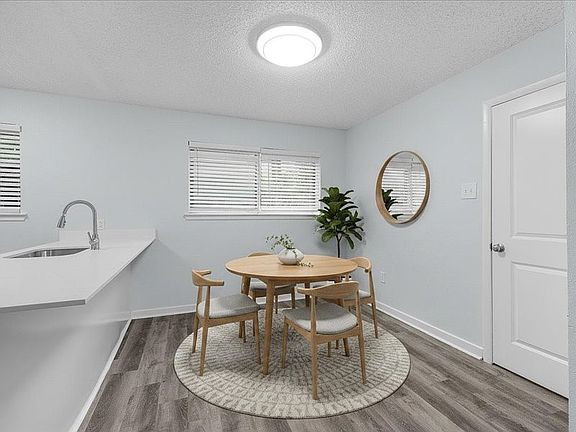 5th image of 303 Mansfield Rd