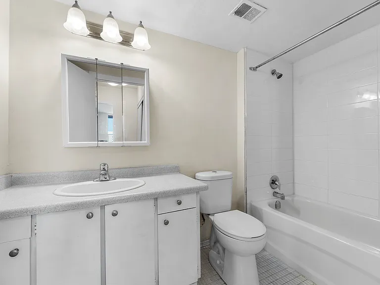 1541 Ouellette Ave — Photo 21