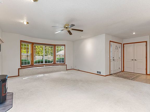 5th image of 10385 Pine Ridge Dr