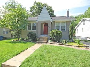 886 Warwick Ln, Saint Louis, MO 63122