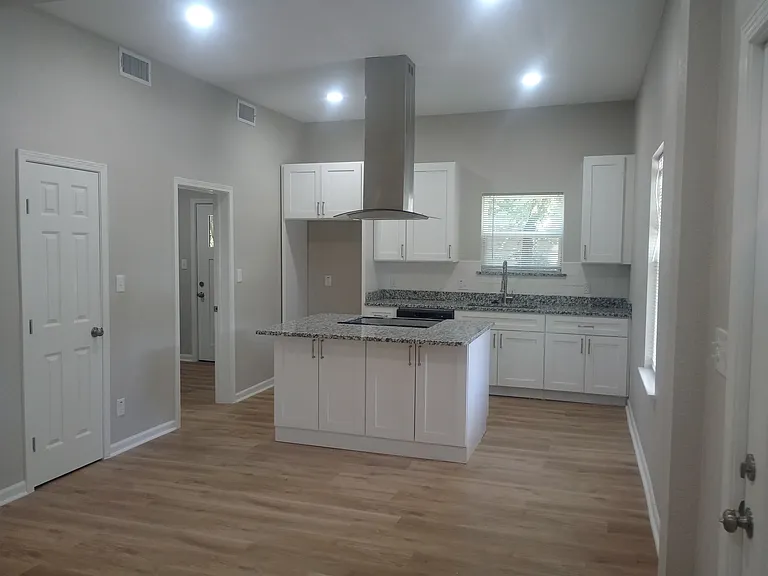909 N 16th St — Photo 5