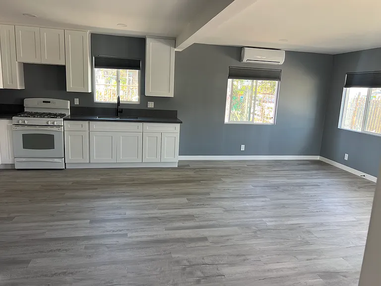 3660 Euclid Ave — Photo 12