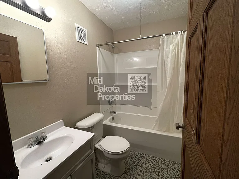 420 E 6th Ave — Photo 10