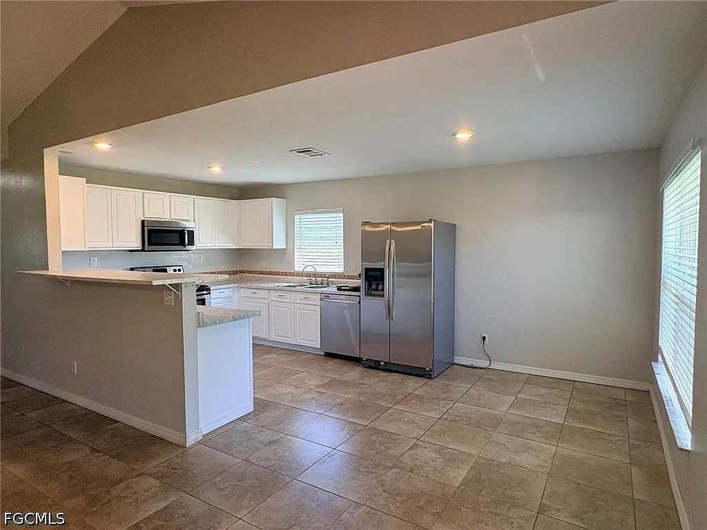 3 bed, 2.0 bath, 1609 sqft, $1,800 — Photo 1