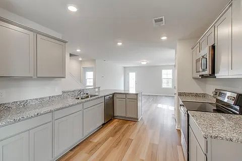 3rd image of 1039 Begonia Dr