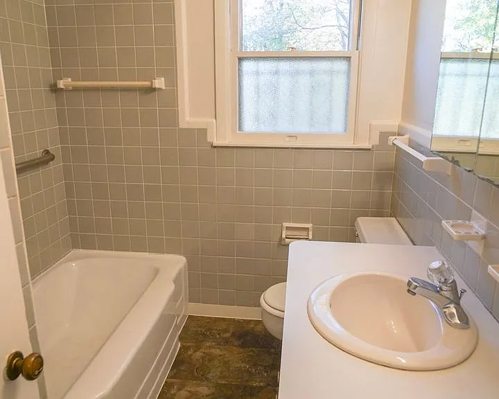 1131 W Brooks St — Photo 8