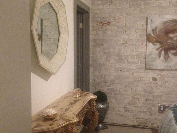 5th image of 926 Commerce St #210