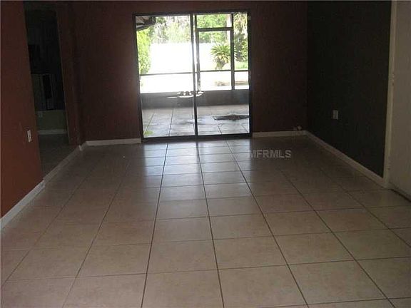 2nd image of 707 Sunbury Ct