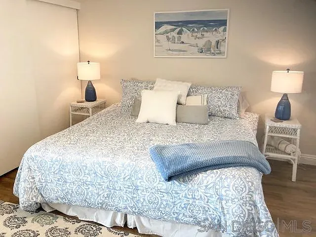 82 Kingston Ct W — Photo 4