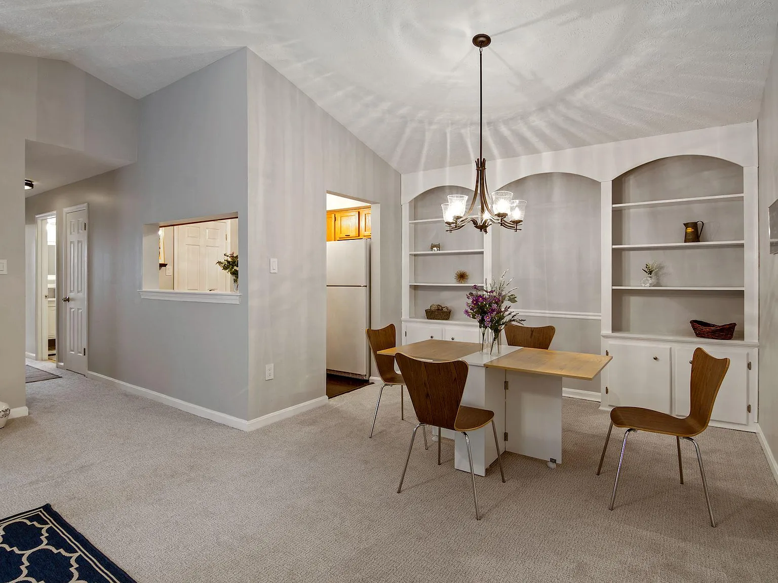 2 bed, 900 sqft, $2,200 — Photo 4